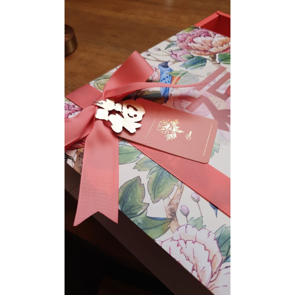 

BOX CNY IMLEK KOTAK PACKAGING PREMIUM 23x23x7 cm - Tema Peony