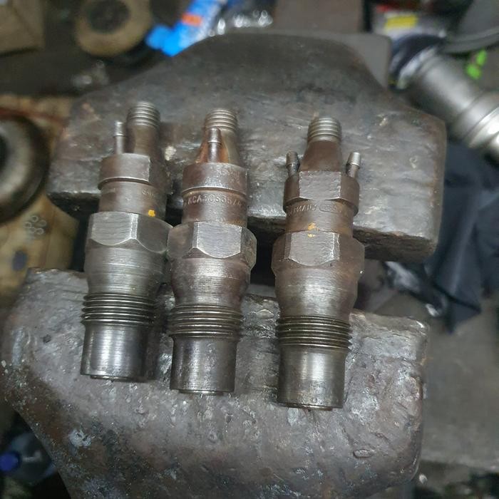 Injector nozzle w123 w115 om615 om616 om617 diesel 240D 300D