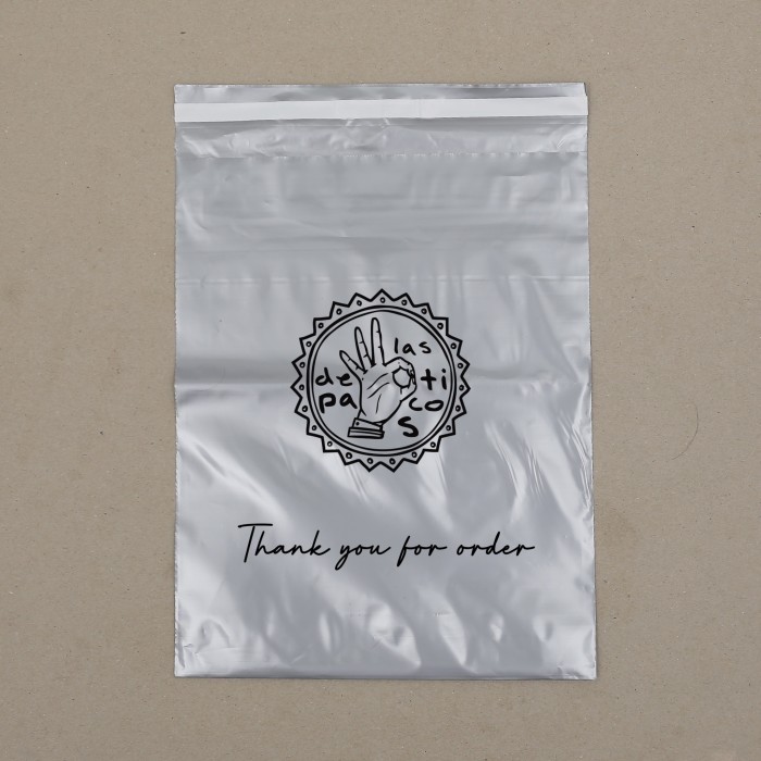 

Plastik Polymailer / Packing Onlineshop ukuran 30x37 (+3) CM - Putih - Silver