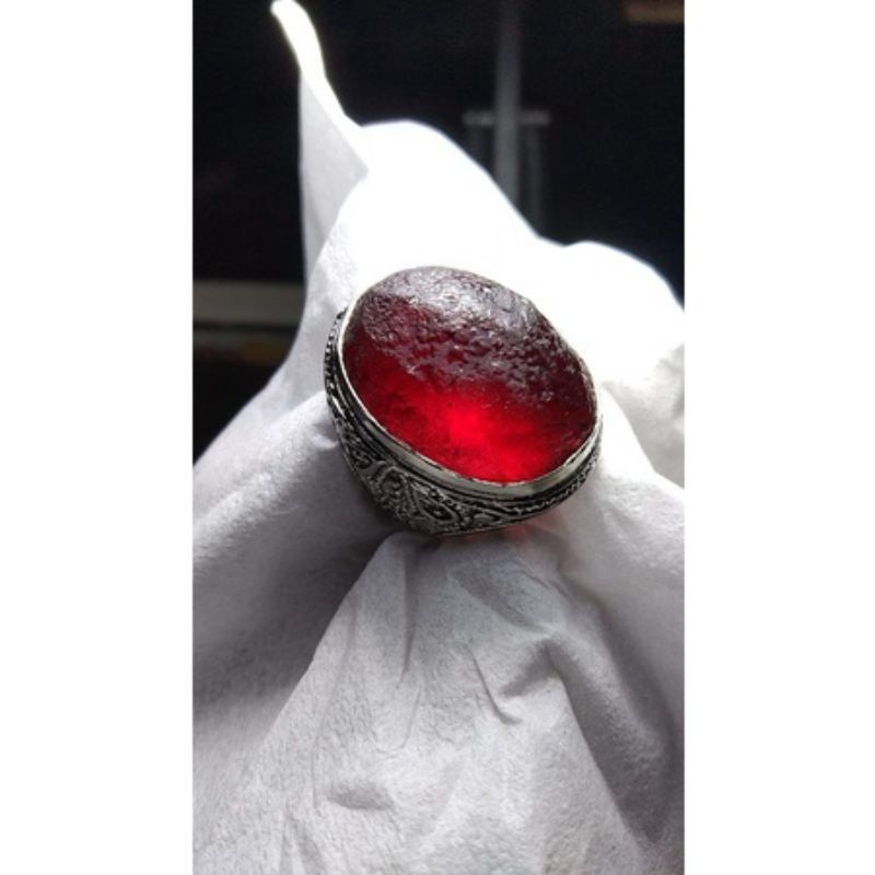 Cincin batu catam meteor merah