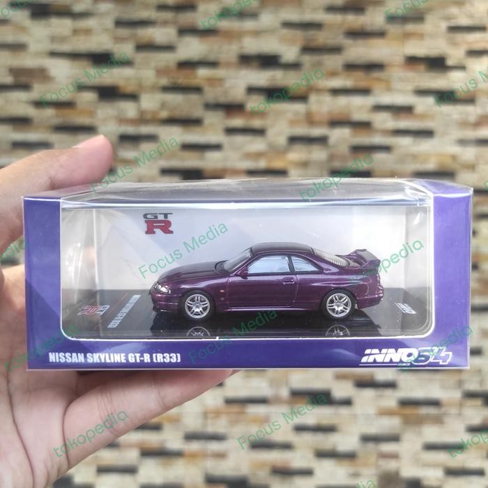 Diecast Inno64 Nissan Skyline GTR R33 Midnight Purple Miniatur Car