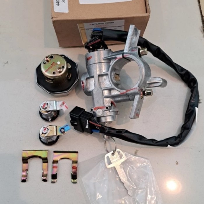 kunci kontak set pintu L300 asli Original Mitsubishi