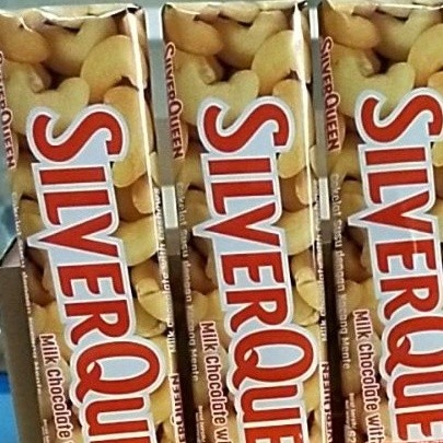 

SILVERQUEEN 55gr DAPET 3PCs rasa random