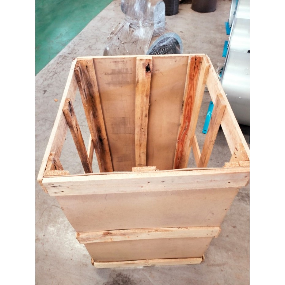 

Packing Peti Kayu Khusus Pengiriman