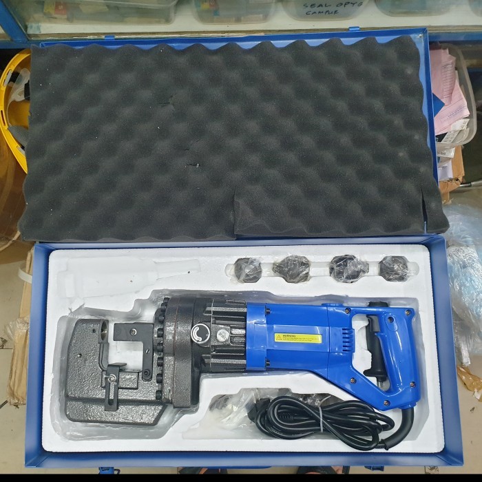 

Mesin pembuat lubang hidrolik / Hydraulic hole punching machine ST 20
