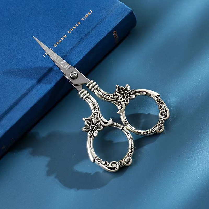 

Elegant Vintage Scissor Sewing Tool Tailor Handicraft Embroidery Fabric European Retro classic Antique Craft Tailors Scissors