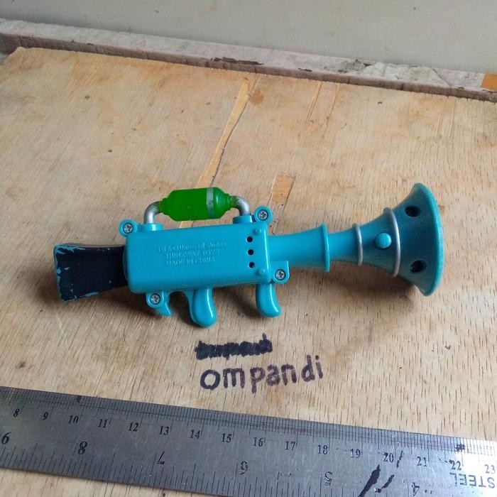 EO99 miniatur aksesoris senjata minions
