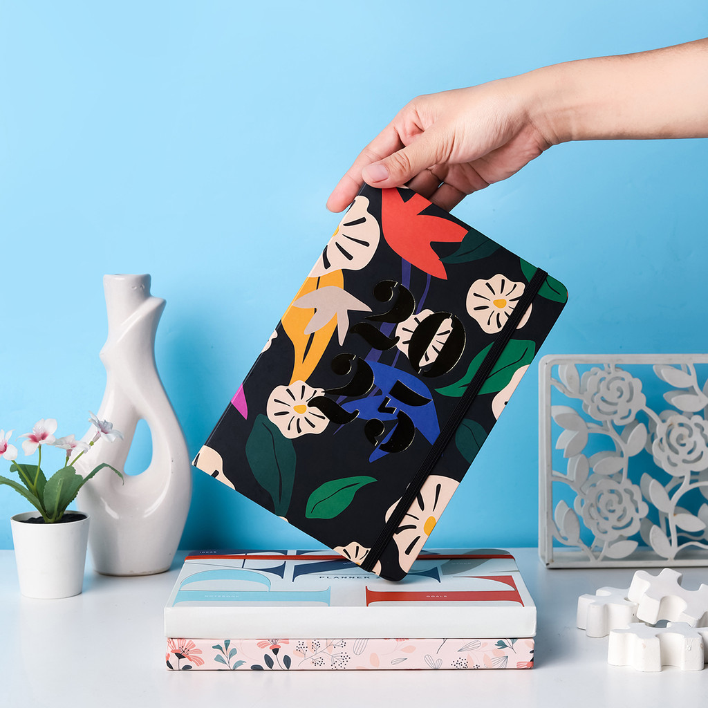 

Weekly Planner 2025 - Future is - Agenda Motif Bunga - Jurnal 2025