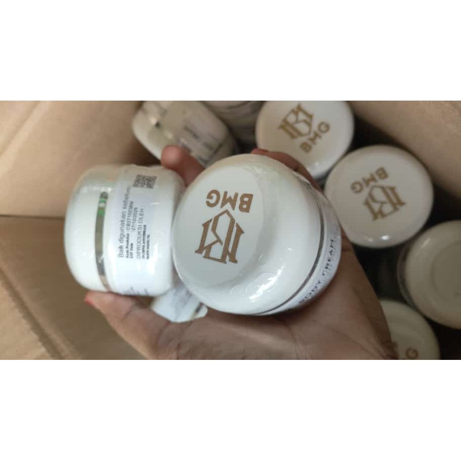 BODY CREAM BODY NIGHT CREAM BRIGHTENING BMG/BOODY LOTION BMG/LOTION MALAM/LOTION PENCERAH BADAN/BODY