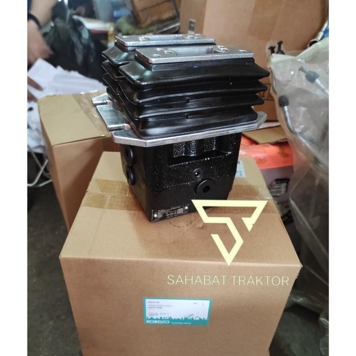 Pilot valve pedal assy Kobelco SK200-8 YN30V00105F1 / YN30V00105F2