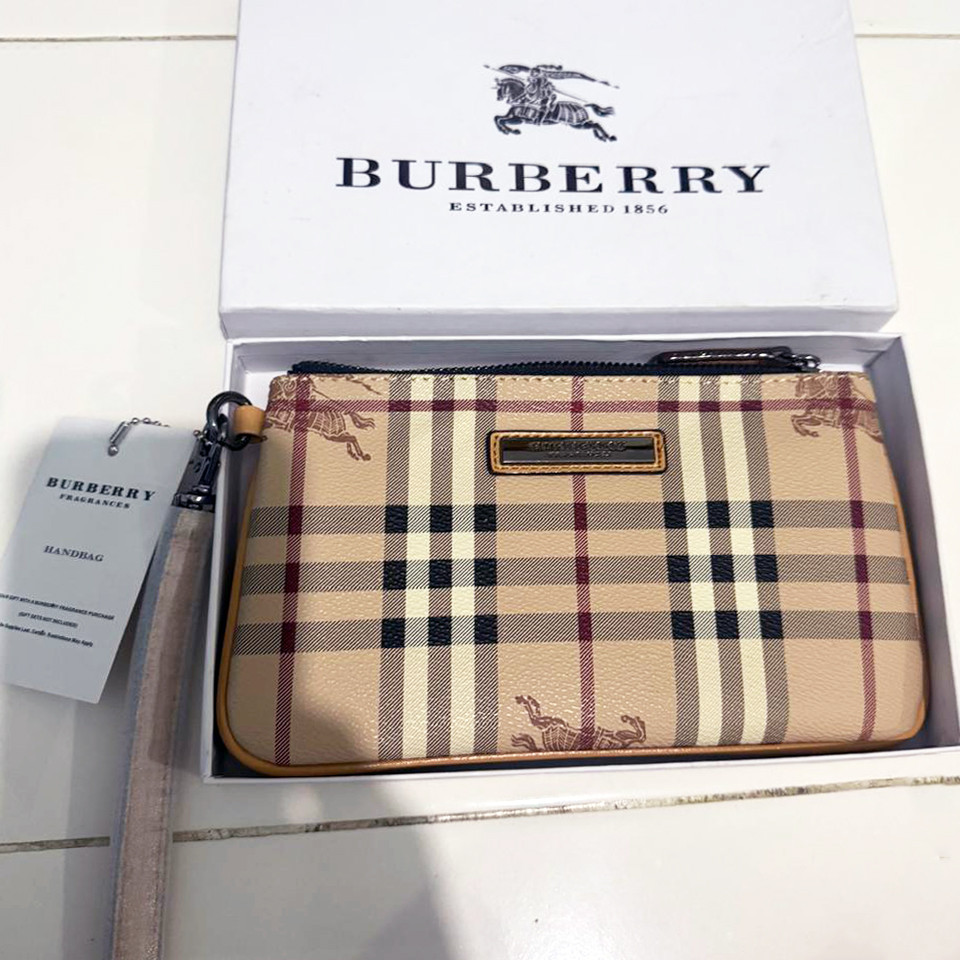 BURBERRY Basic Wrislet Clutch / Pouch
