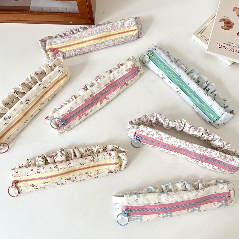 

Student's Spacious Pencil Case in Cream Floral Design