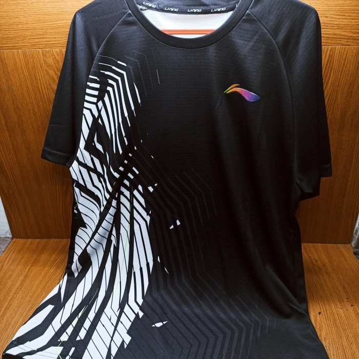 Kaos Badminton LINING ATSU795 (Light Blue & Black) 100% ORIGINAL - Black - XXL