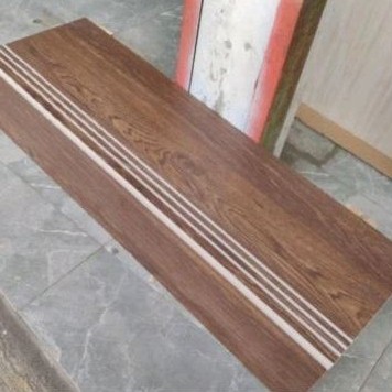 granit/keramik tangga motif kayu Coklat ikad 30x120 Custom ukuran Matt bulnose