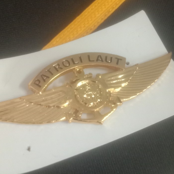 

Perlengkapan Dinas Bea Cukai Brevet Patroli Laut Premium