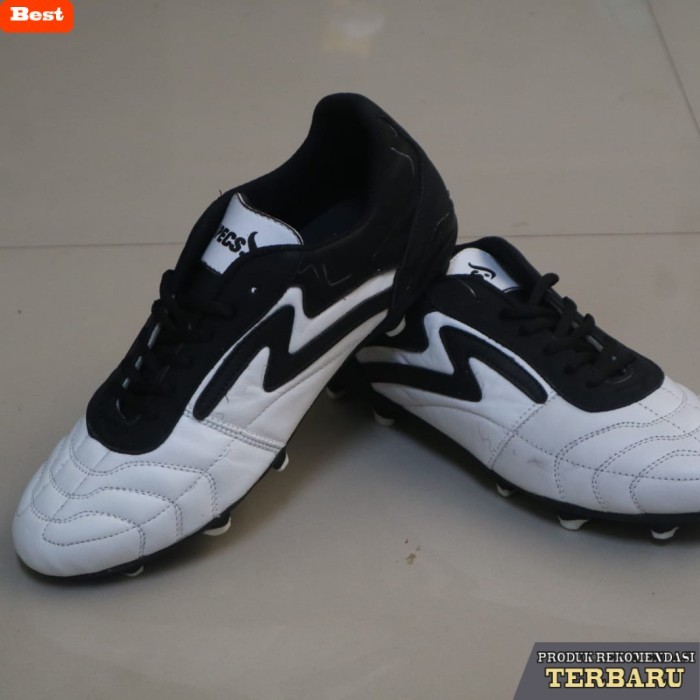 rekomendasi sepatu bola untuk kaki lebar sepatu bola SPECS full kulit sapi asli - 39