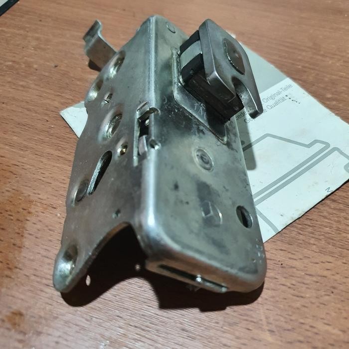 

NEW BARU DOOR LOCK Depan kanan 4607200235 W460 W461 W463