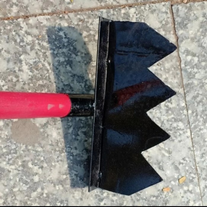 Garu Tajam Api Mata 4 / pemadam kebakaran / alat damkar Gagang Kayu