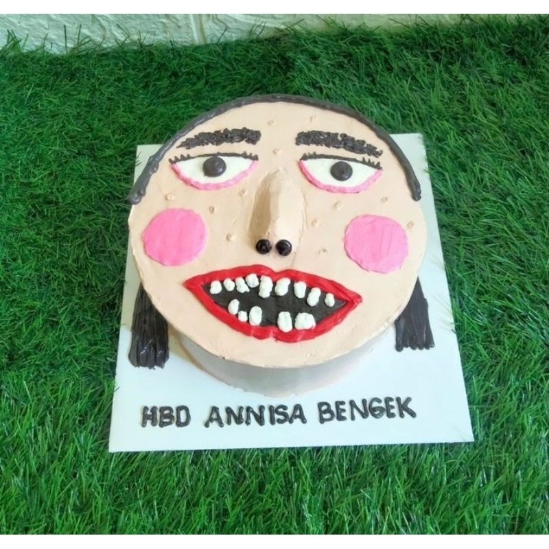 

Ugly Cake 18cm/15cm Gratis Lilin & Pisau Kue