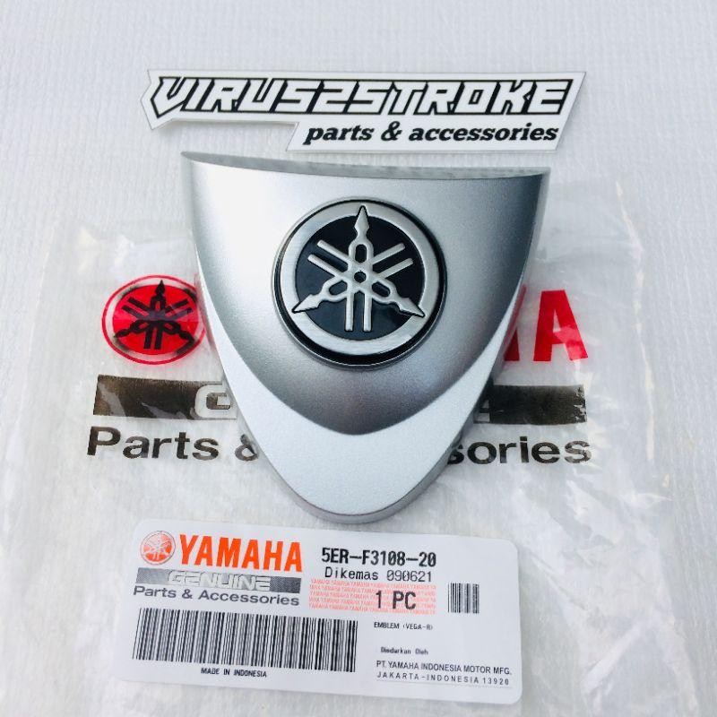 Emblem Logo Silver Panel Depan Dasi Yamaha Vega R F1ZR FIZR F1Z FIZ R Original YGP 5ER-F3108-20 berk