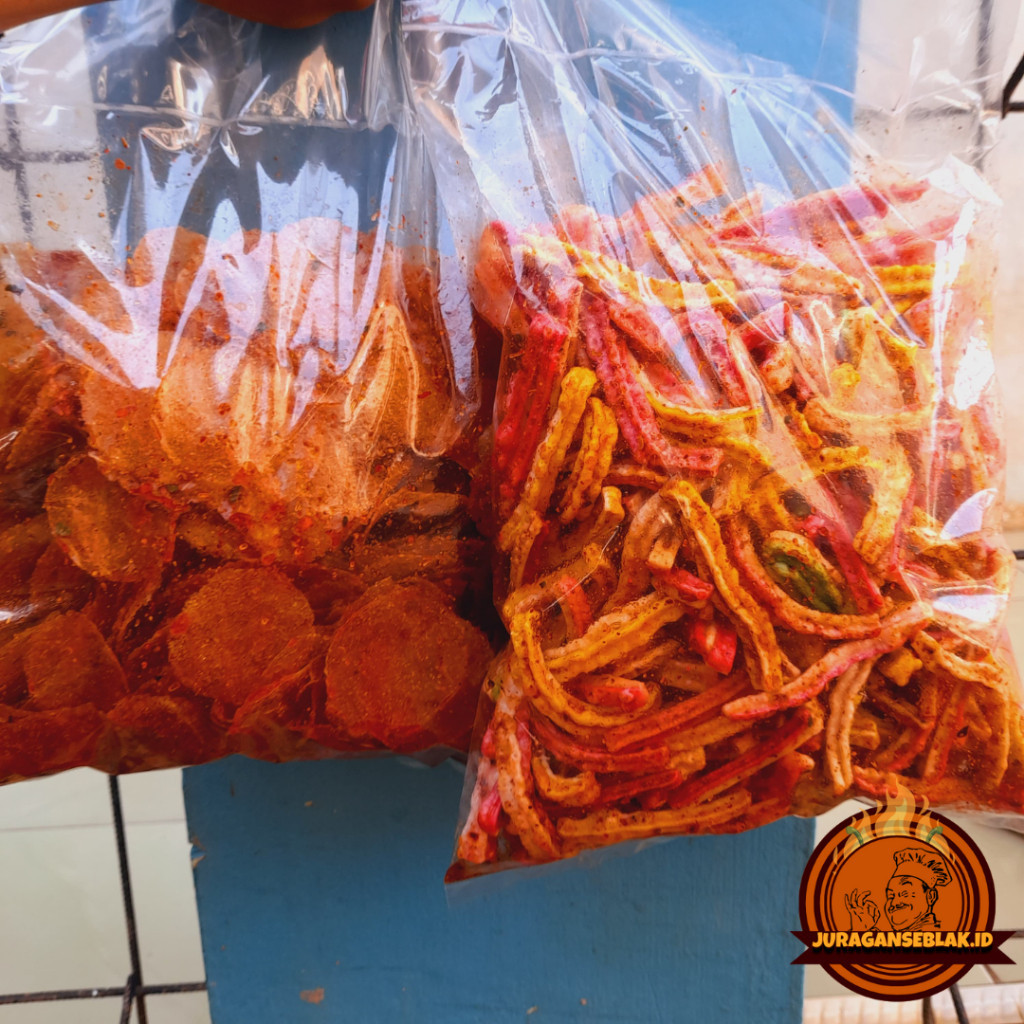 

{Bundle JuraganSeblak.id} Kerupuk jaat jadul/beton viral pedas 500Gram + keripik kaca 500gram pedas juraganseblakendull.id