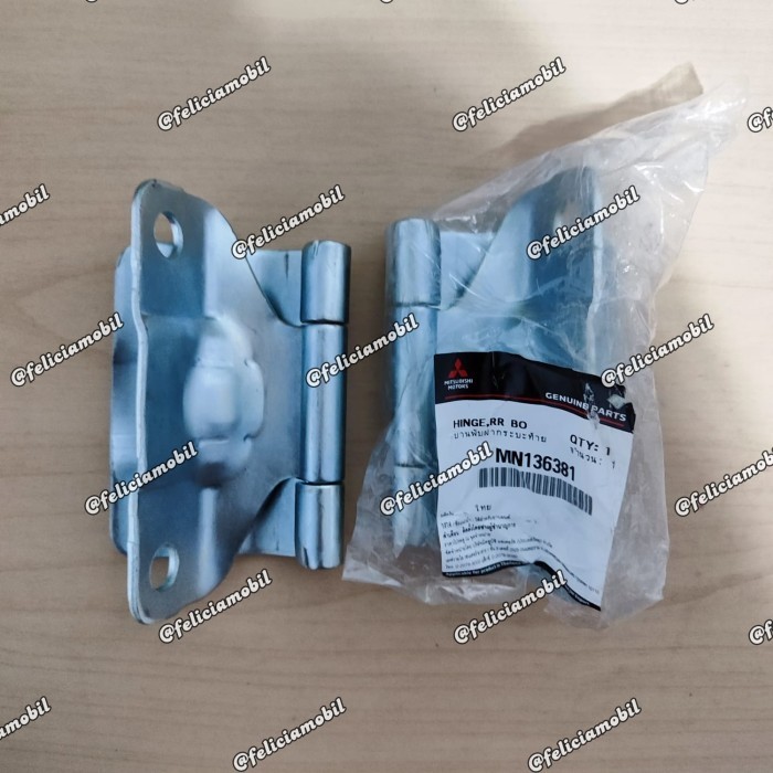 Engsel Pintu Bak Belakang Triton MN136381