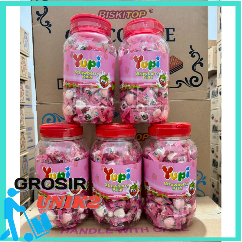 

TOPLES 1 300 gr Yupi permen love strawberry kiss toples 300 gr 1 karton isi 6 exp 11/2026