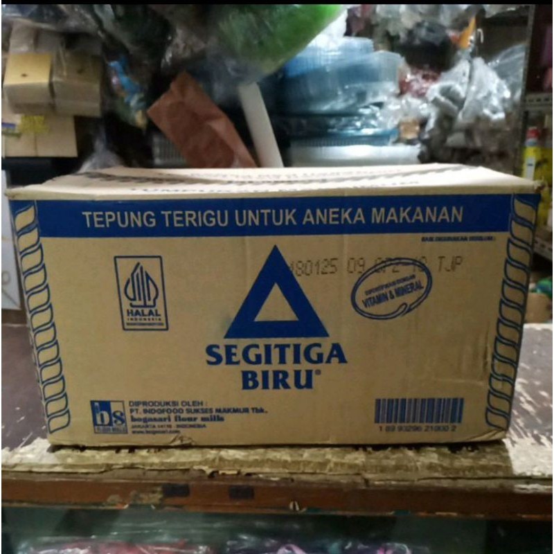 

Tepung Terigu Segitiga Biru Ekonomis kg 1 Dus / 12 pcs