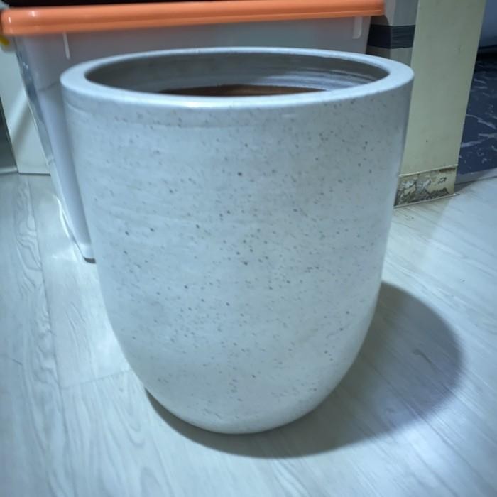 Pot tanah liat terakota // model kapsul - Putih