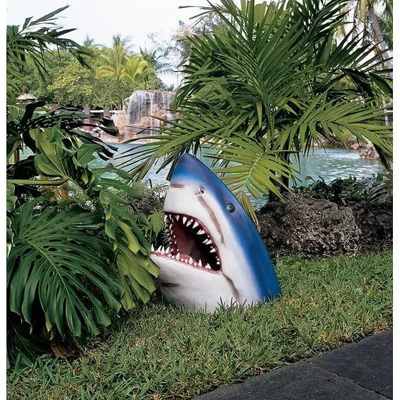 

Creative White Shark Garden Art Statue Resin Lifelike White Shark Head Crocodile Sculpture Wall Hanging Home Yard Garden Decor