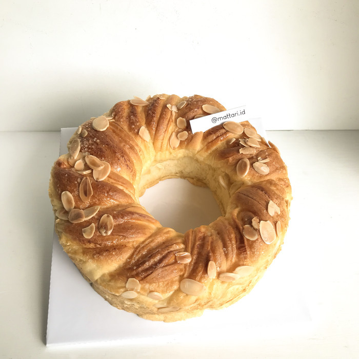 

Gift Hampers Set - Wreath Babka Bread - Sugar