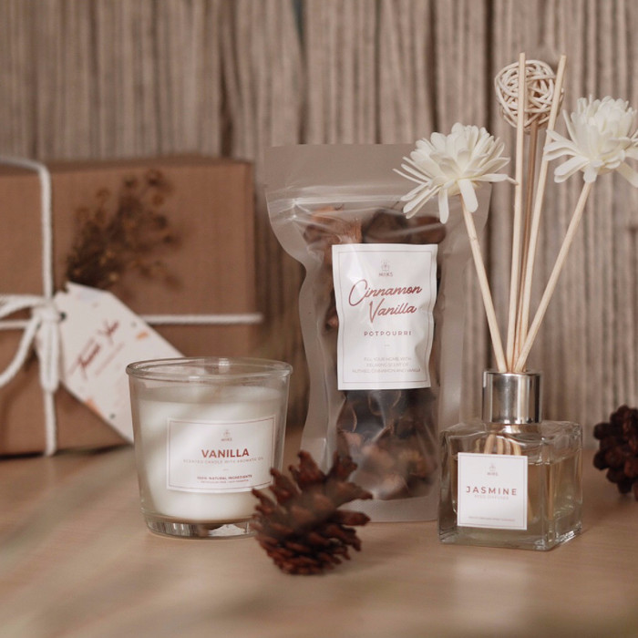 

[0k_market1] Vanilla Pamper Box - Scented Candle Hampers - Parcel Hadiah - Gift Box - Vanilla Rose
