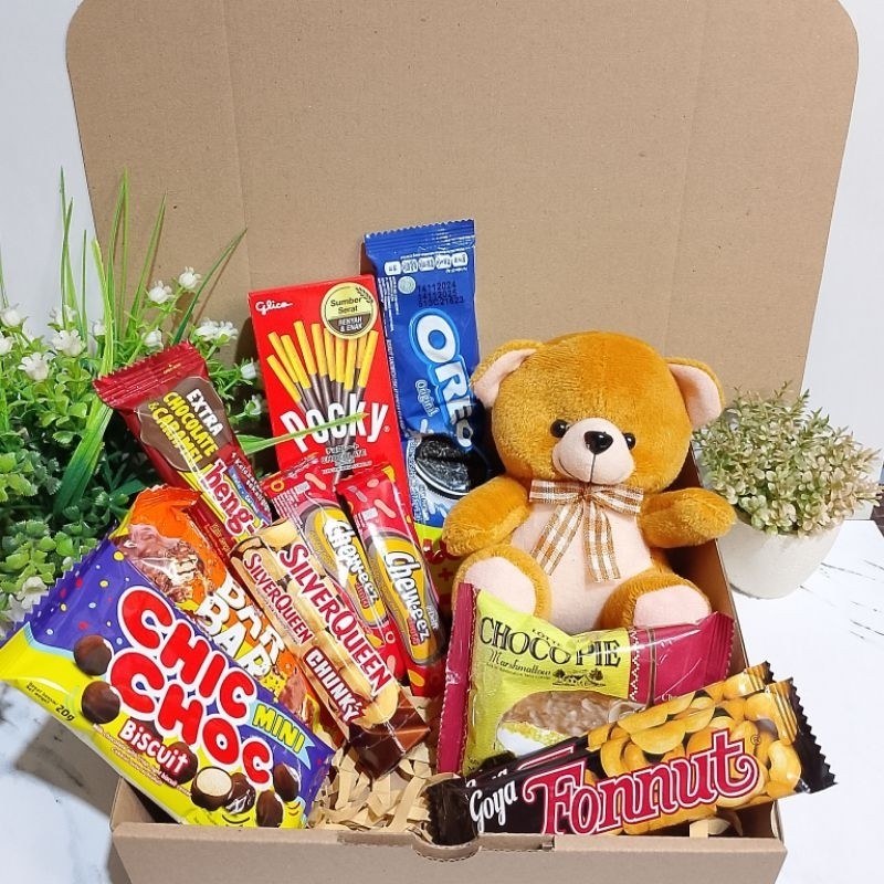 

Hampers coklat snack box hadiah ulang tahun hari guru valentine graduation kelulusan anniversary lebaran natal