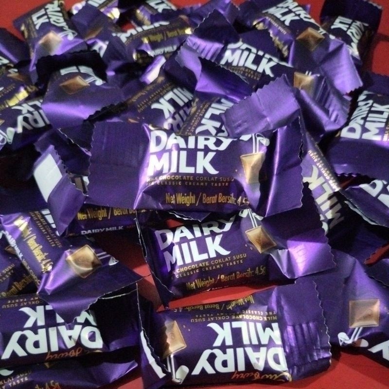 

Cadbury Dairy milk harga 10 pcs@4.5g berat bersih 45g