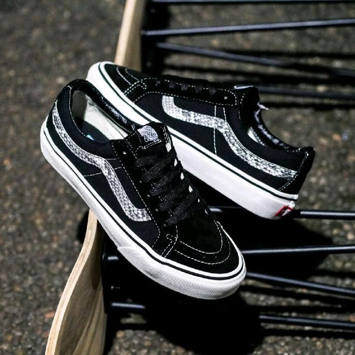VANS SK8 LOW REISSUE SURF SNAKE BLACK WHITE ORIGINAL Shoes Casual Pria Wanita - 40