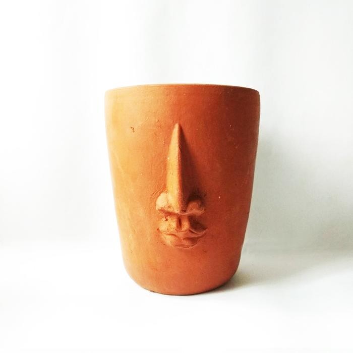 Pot hidung gerabah terakota