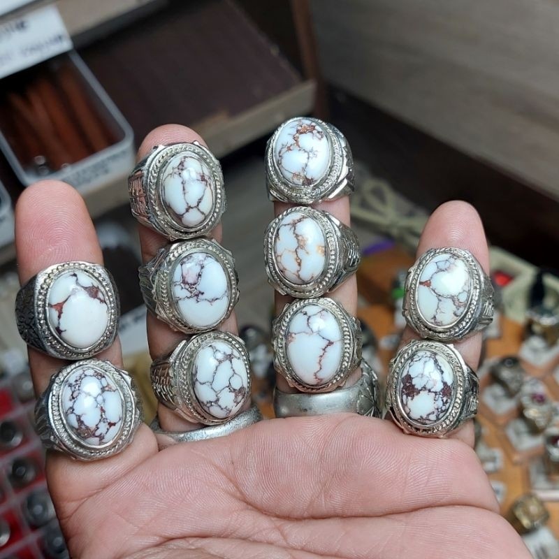 Batu cincin pirus putih urat merah garansi batu asli original dim kantoran / urat ceplok kuro persia