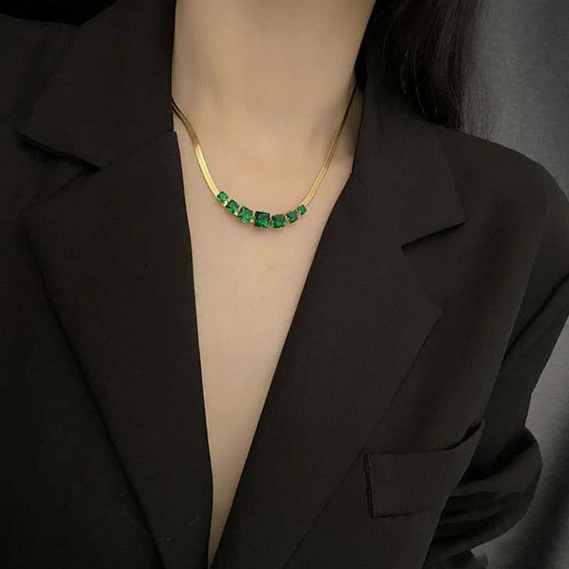 Kalung Zirkonia Hijau Kalung Titanium Wanita Perhiasan temperamen bermutu tinggi