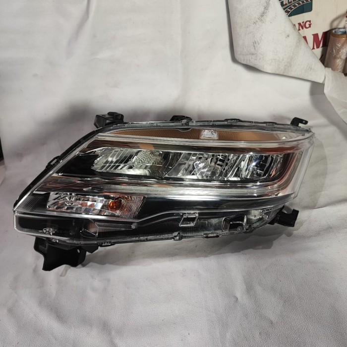 Headlamp lampu depan Head lamp kiri Original Daihatsu all new Terios 2018 2019 2020 2021