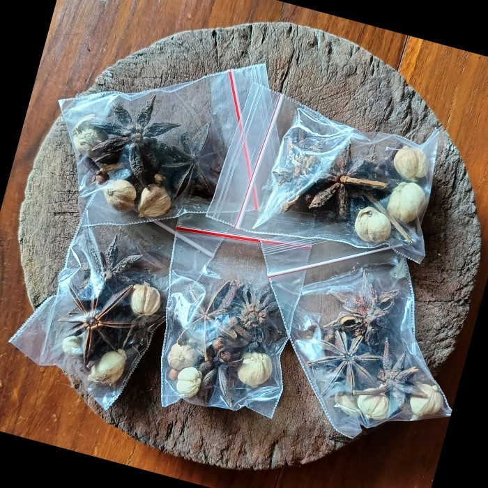 

TS Wedang Teh Bunga Lawang Cengkeh Kapulaga Pekak Herbal Kesehatan Ginjal - 1 pcs