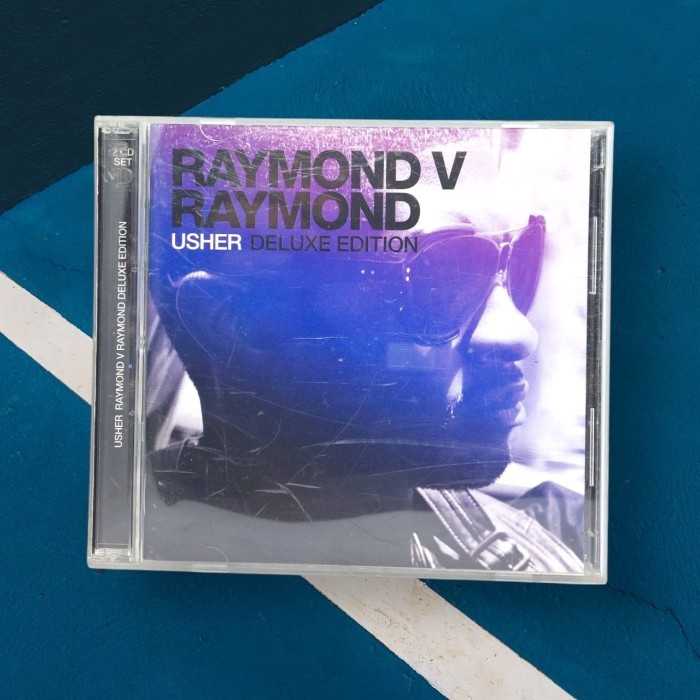 CD Audio  Musik - Usher - Raymond V Raymond Usher Deluxe Edition 2 CD