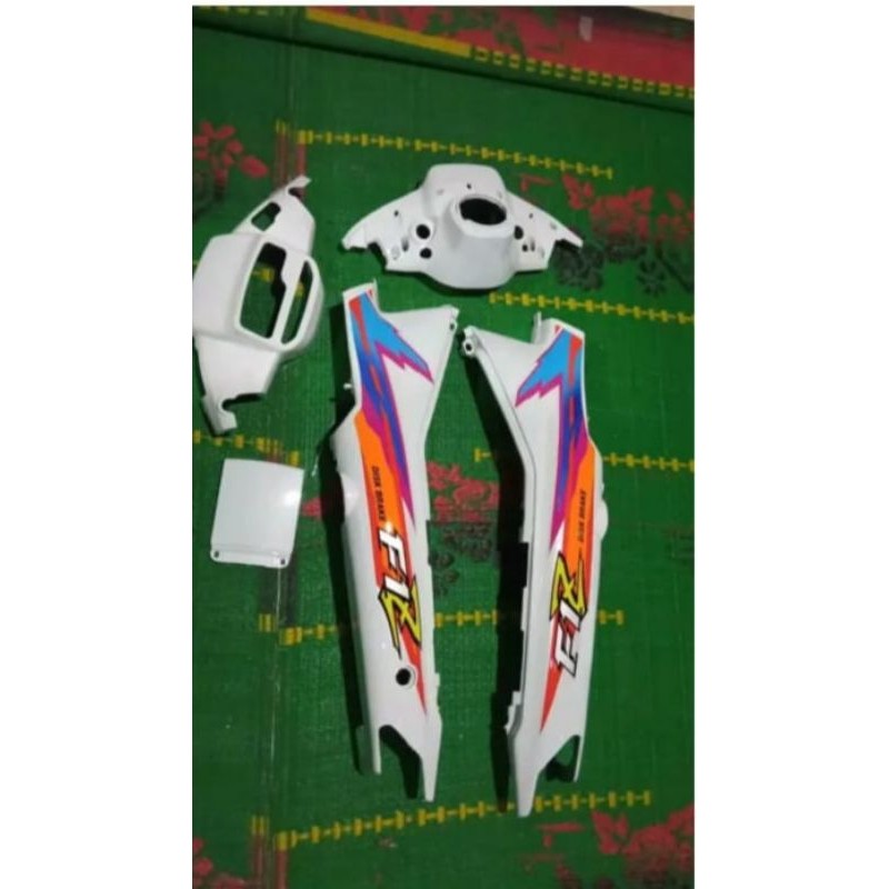 COVER PAKET BODY YAMAHA FORCE ONE F1Z WARNA PUTIH ALBINO BODY BODI FIZ ALBINO