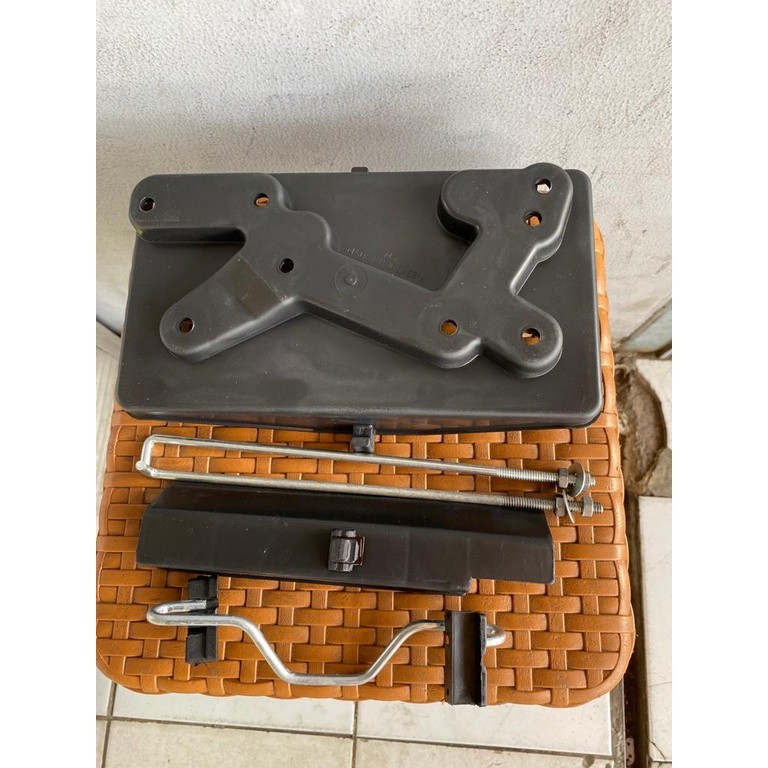 Tatakan aki dudukan aki accu avanza