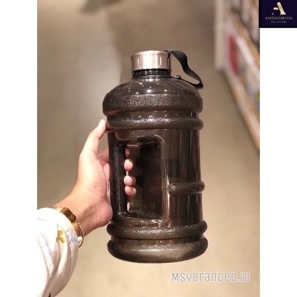 MINISO - LARGE CAPACITY PLASTIC COOL WATER BOTTLE WITH HANDLE AND STRAP FOR SPORTS 2,2 Liter BOTOL M