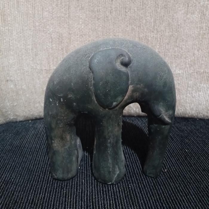 patung perunggu gajah