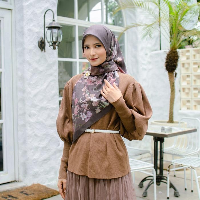 Lily Series Hijab Motif Segiempat Premium Shasascarves - Coffee