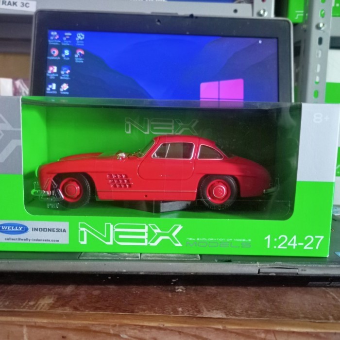 Diecast Miniatur Mobil Mercedes Benz 300 SL merah Welly 1:24 miniatur Mobil mainan anak koleksi