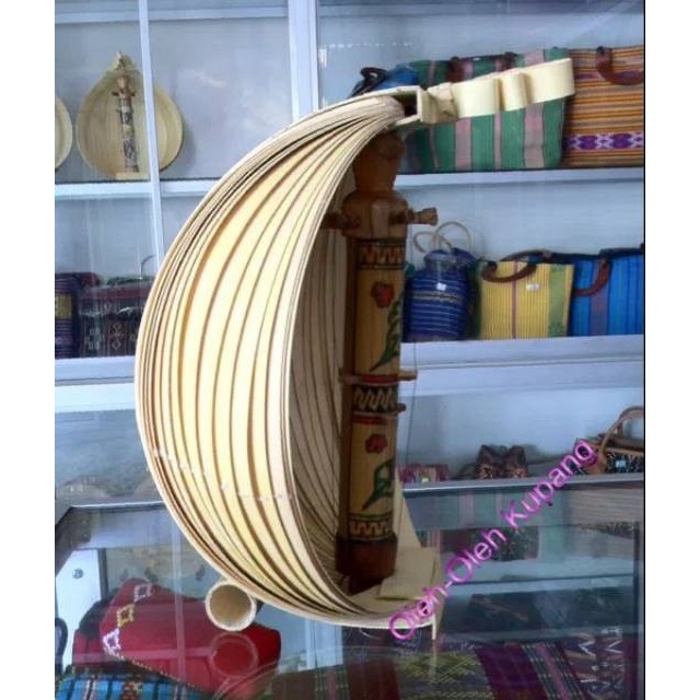 Miniatur Sasando (Alat Musik Tradisional NTT)