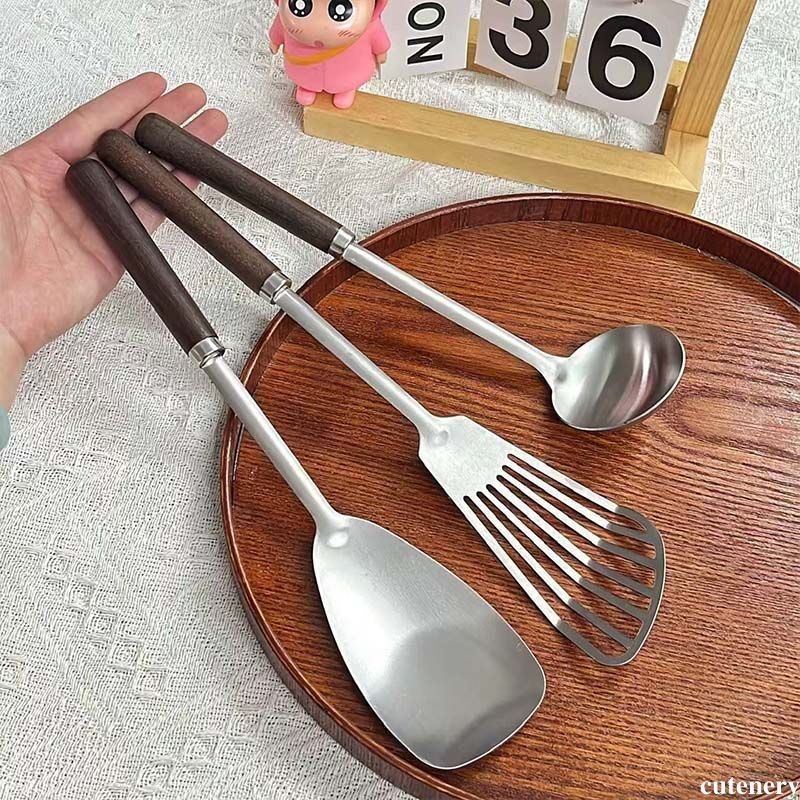 

Dekoruma NOMI Set Sendok Makan Stainless Steel Gagang Kayu cutenery
