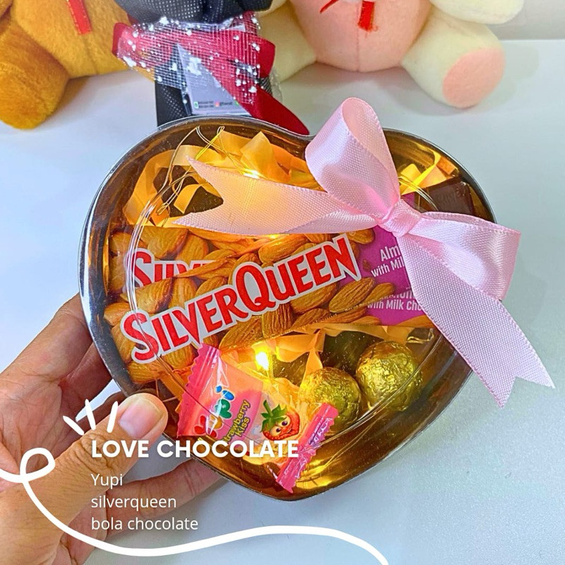 

WORDGIFT HAMPERS SPESIAL VALENTINE COKLAT KADO MINI GIFTBOX LAMPU LOVE VALENTINE Paket cokelat gift/hampers silverqueen chunkybar love